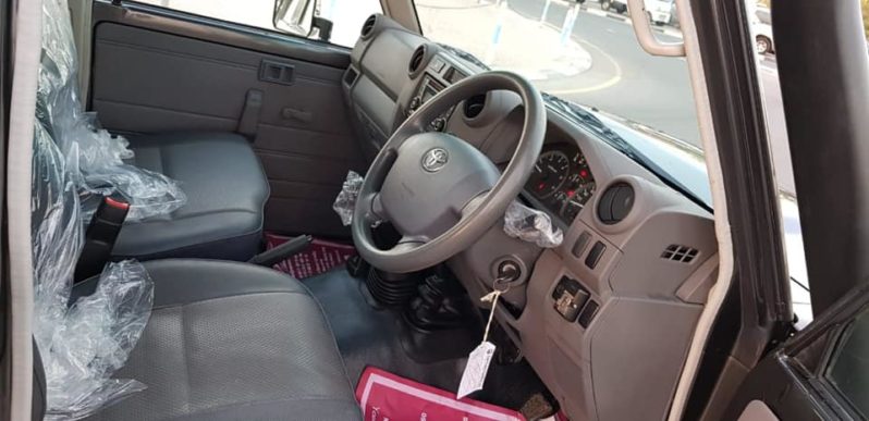Toyota Land Cruiser Single Cab 2016 Pickup full
