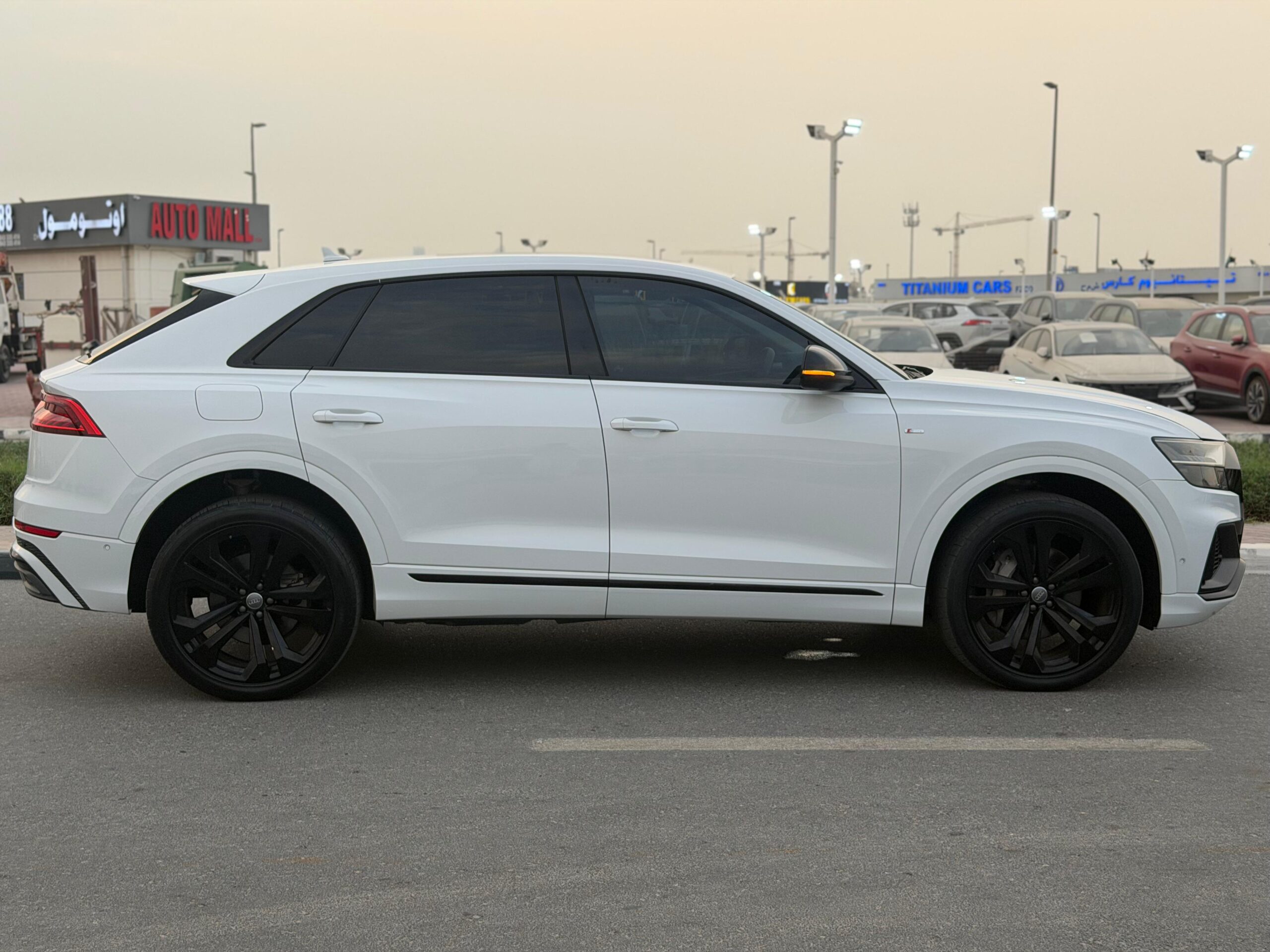 AUDI Q8 2019 - Image 8