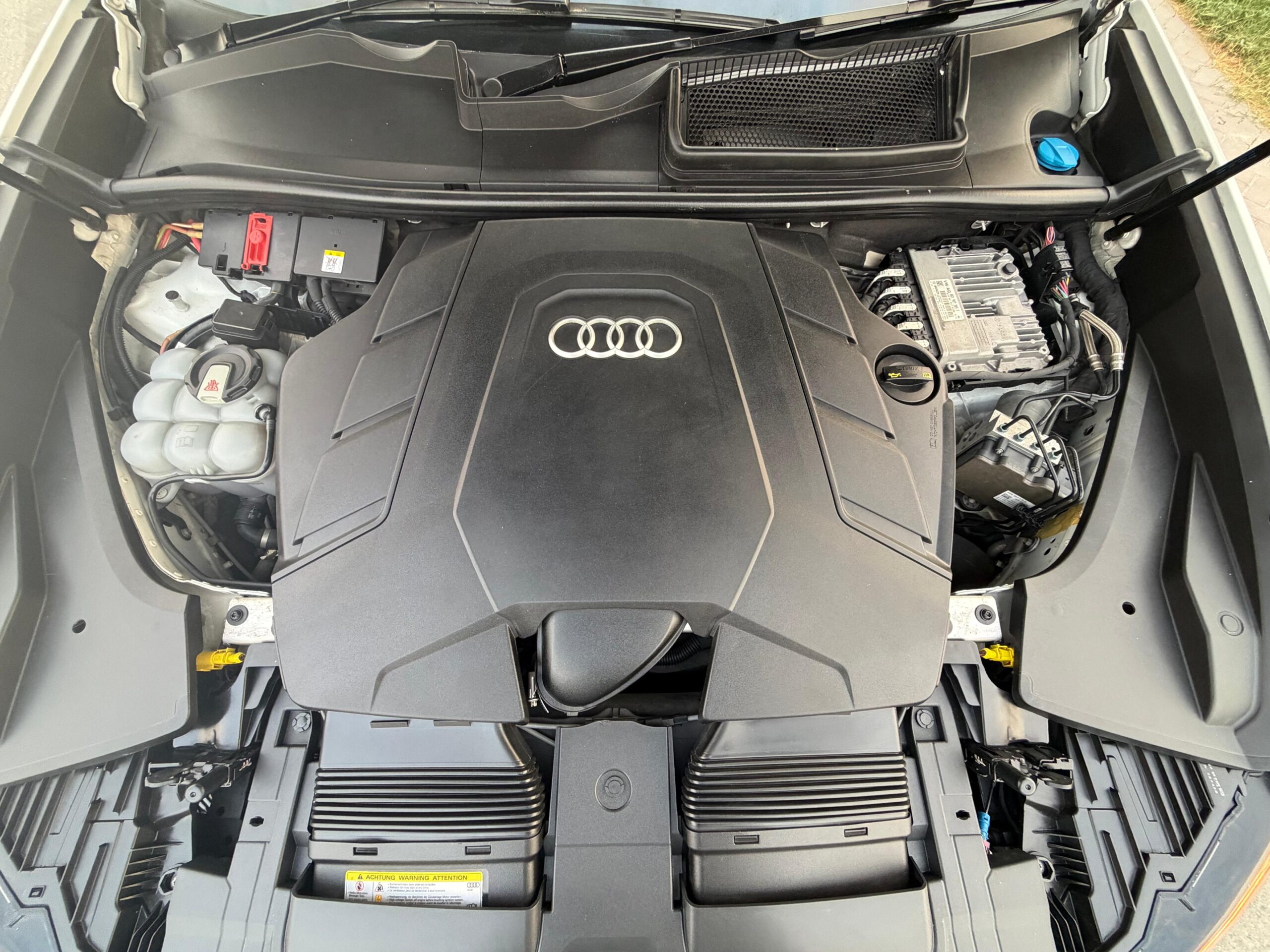 AUDI Q8 2019 - Image 11