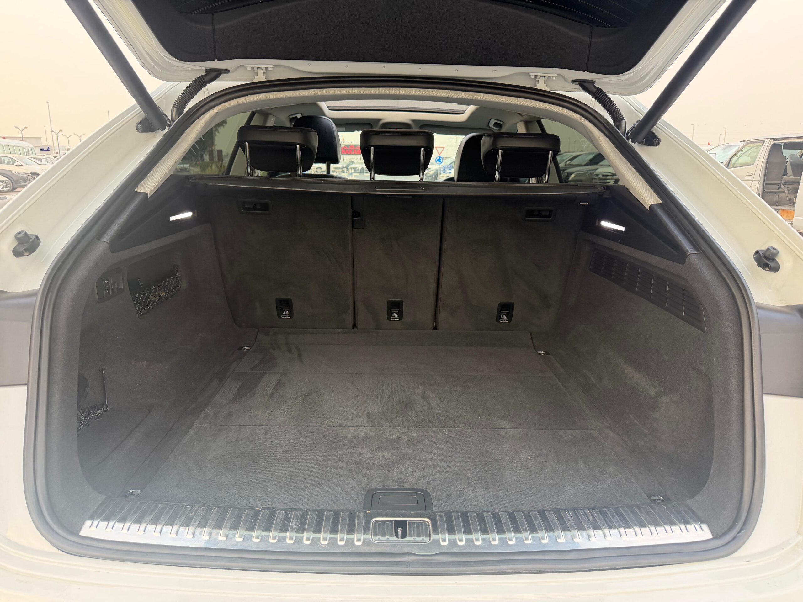 AUDI Q8 2019 - Image 12