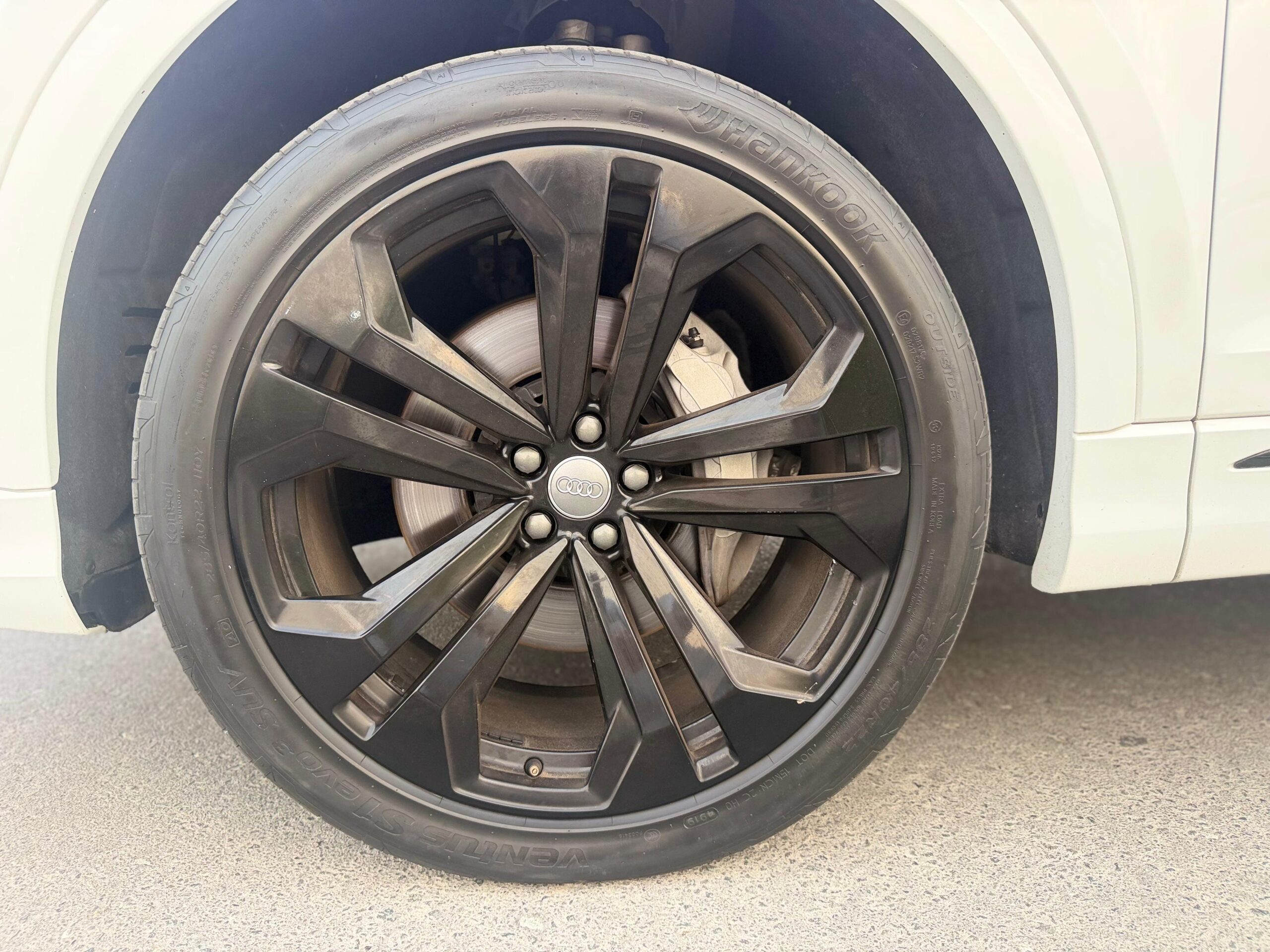 AUDI Q8 2019 - Image 14