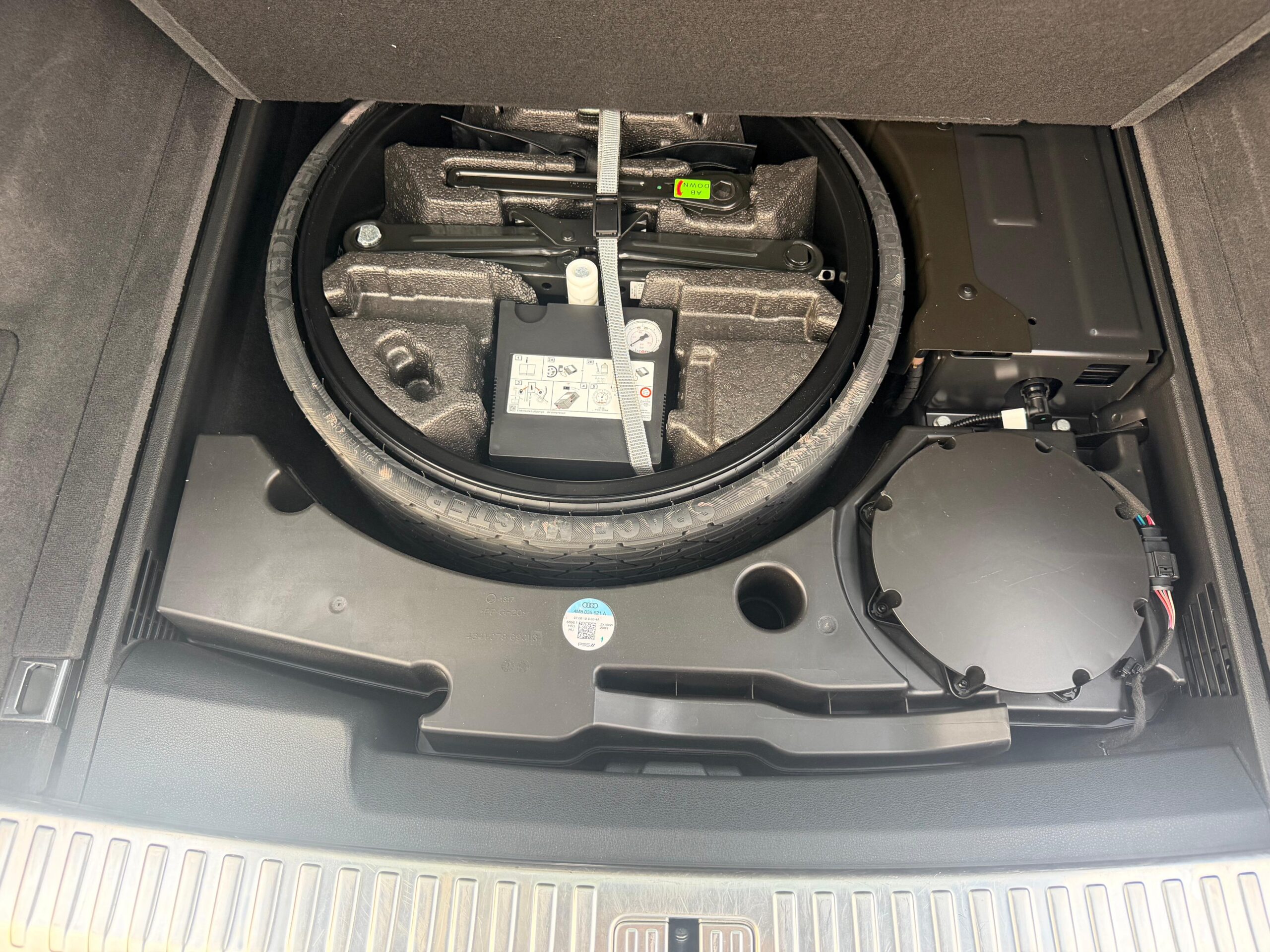 AUDI Q8 2019 - Image 15