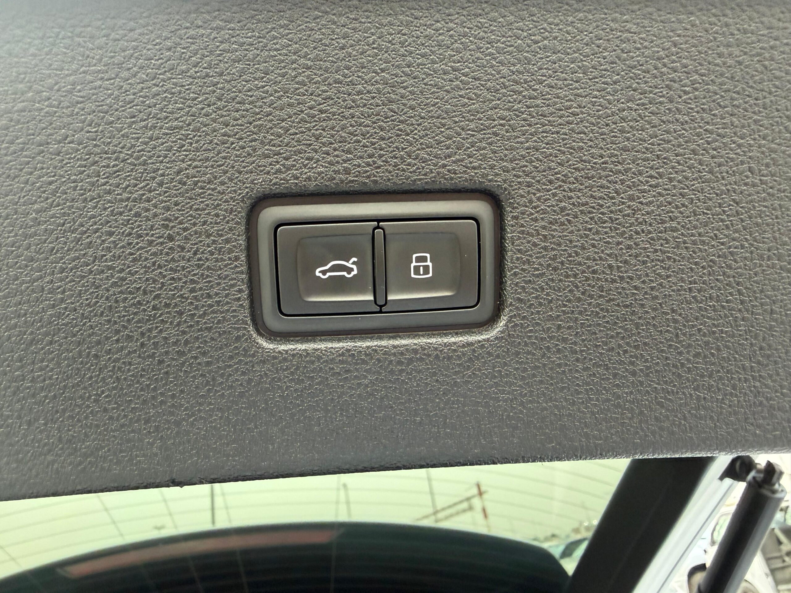 AUDI Q8 2019 - Image 16