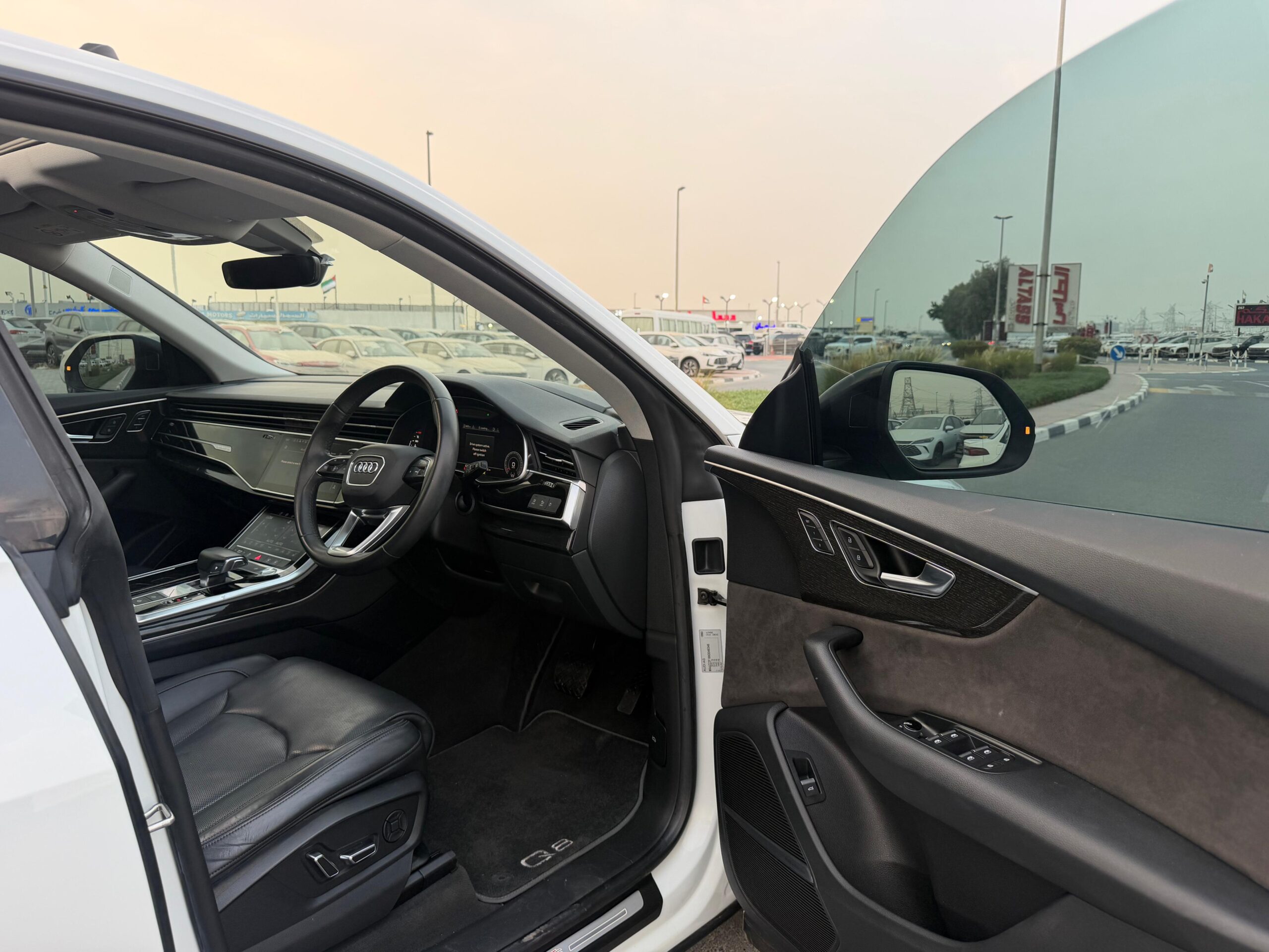 AUDI Q8 2019 - Image 17