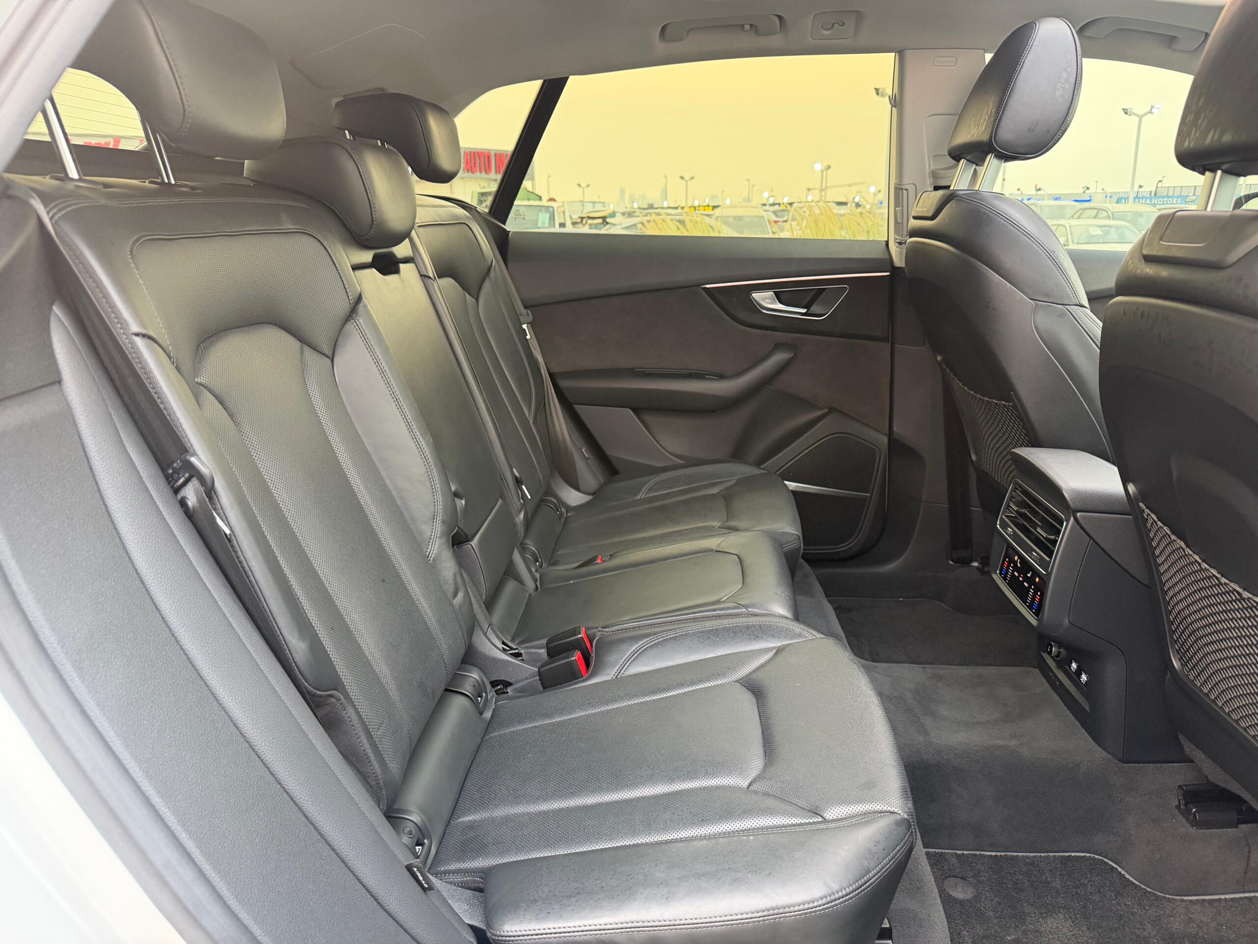 AUDI Q8 2019 - Image 19