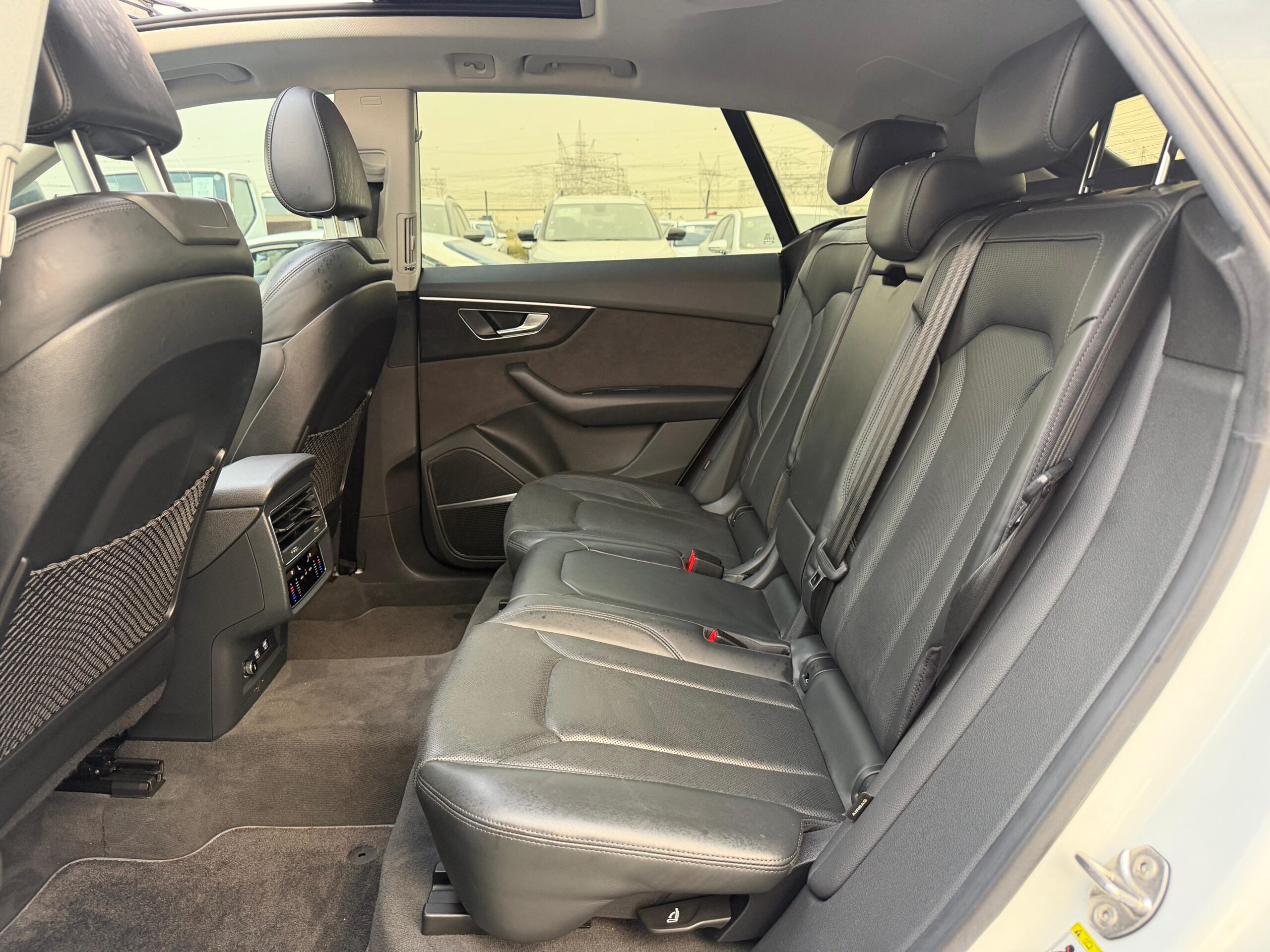 AUDI Q8 2019 - Image 21