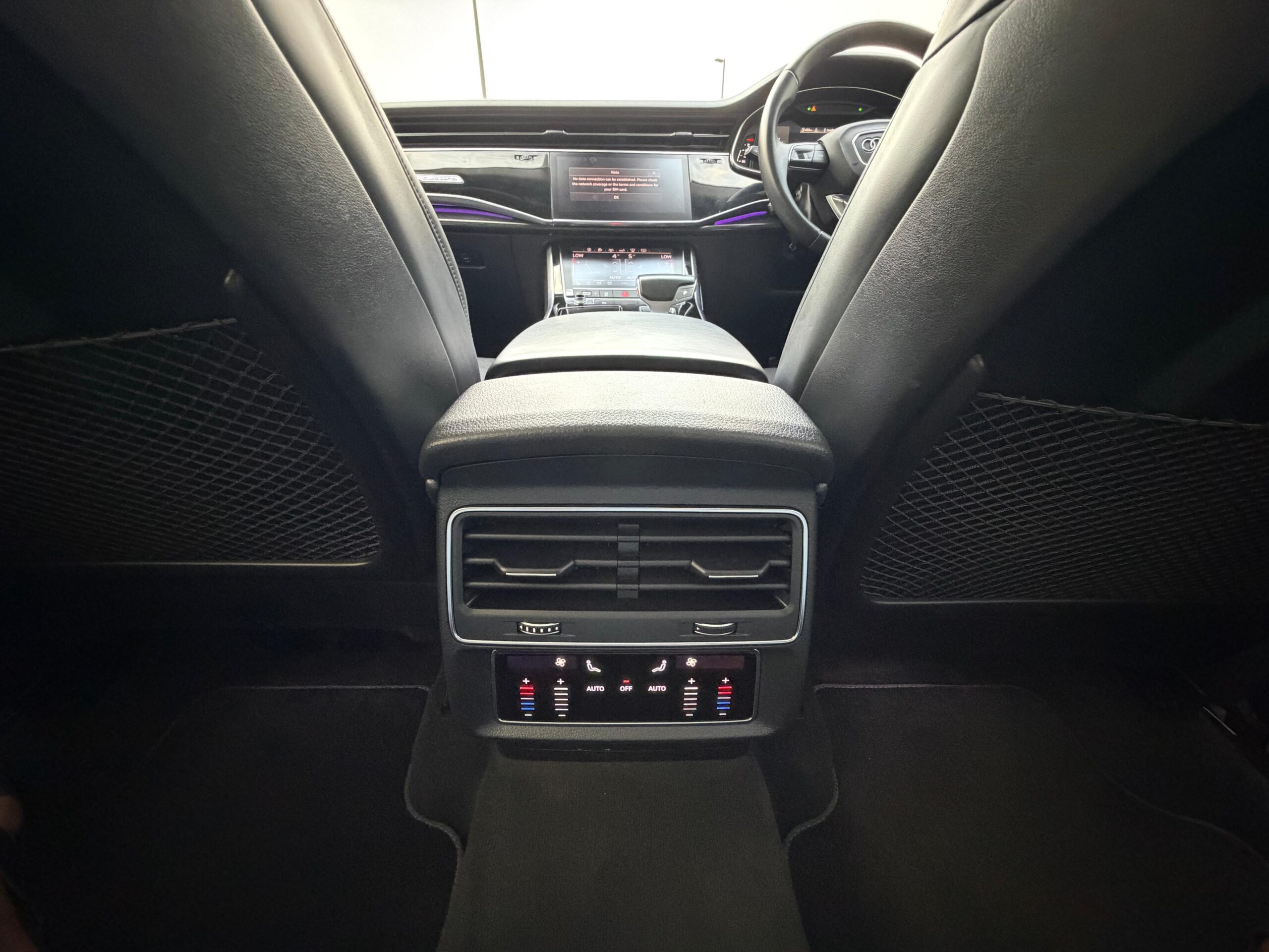 AUDI Q8 2019 - Image 24