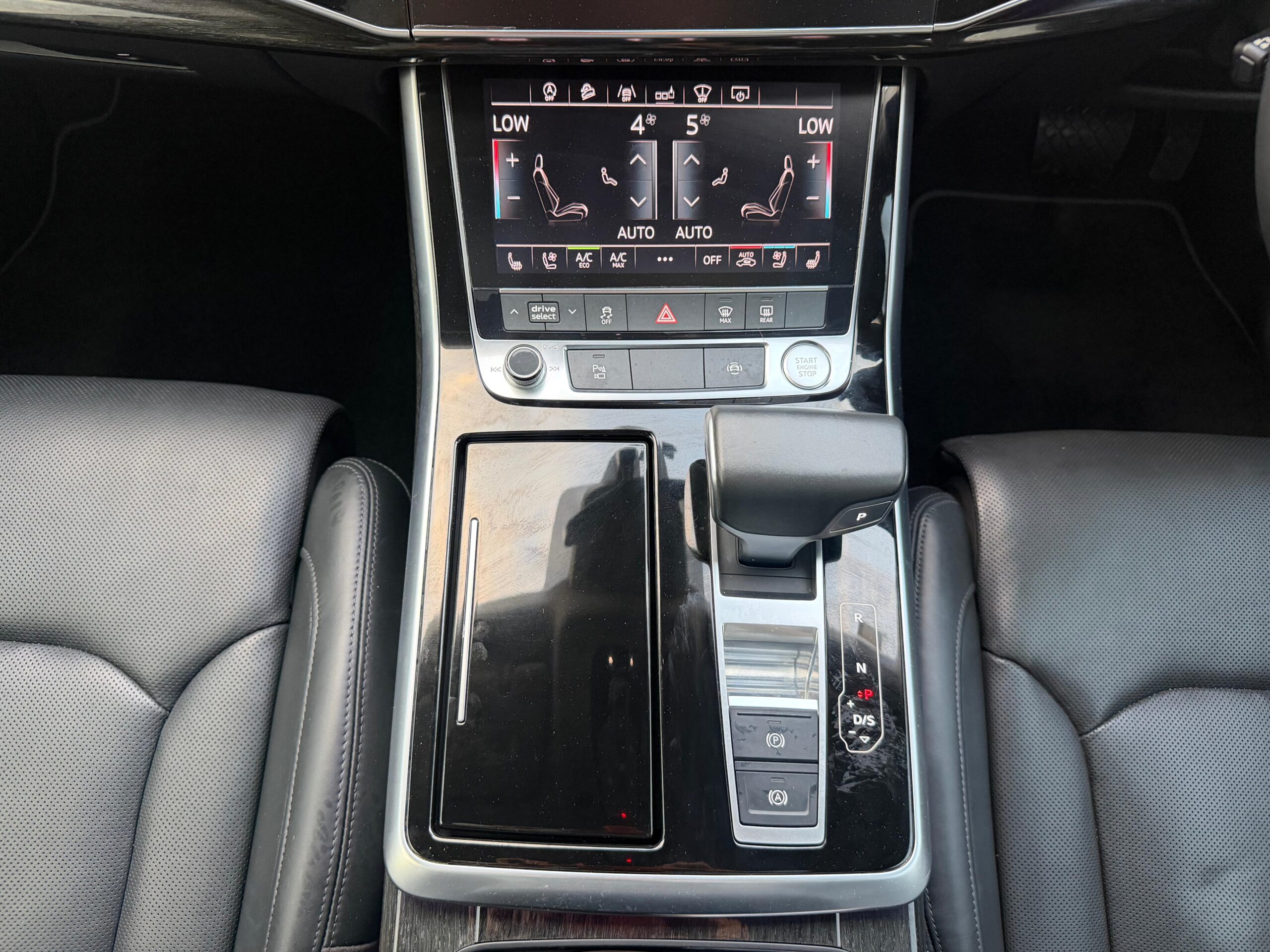 AUDI Q8 2019 - Image 26