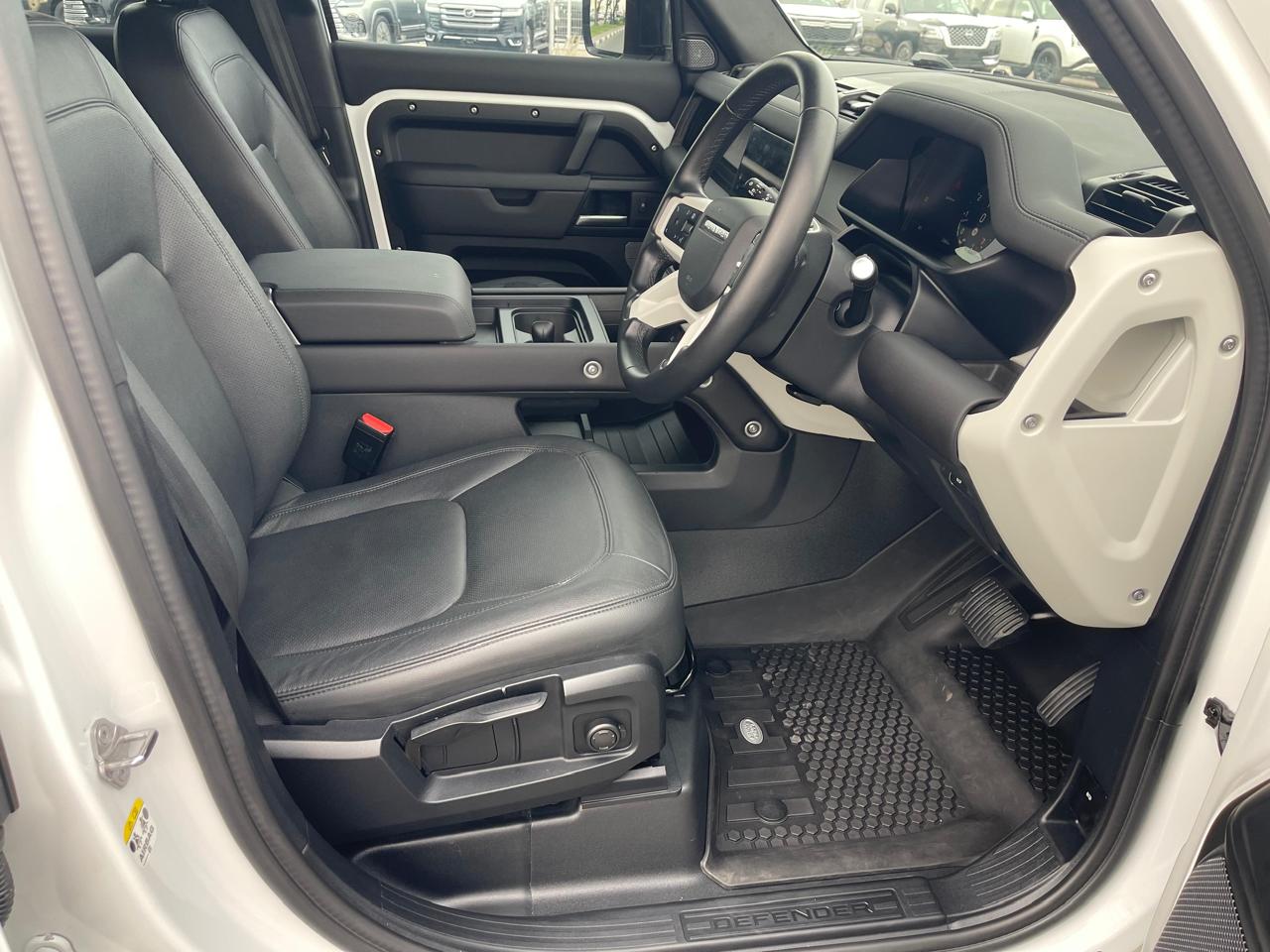 LAND ROVER DEFENDER 2024 - Image 12