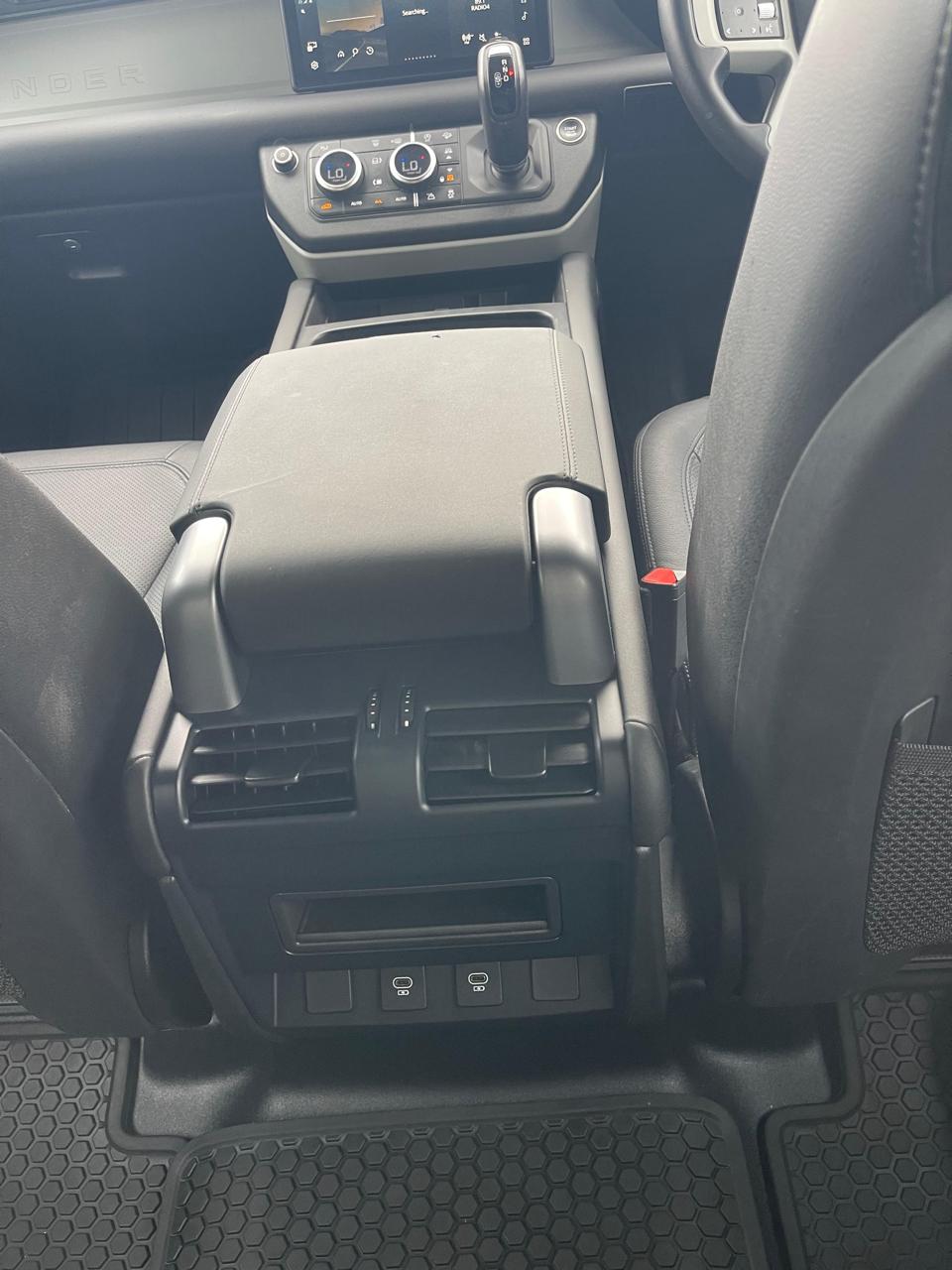 LAND ROVER DEFENDER 2024 - Image 16