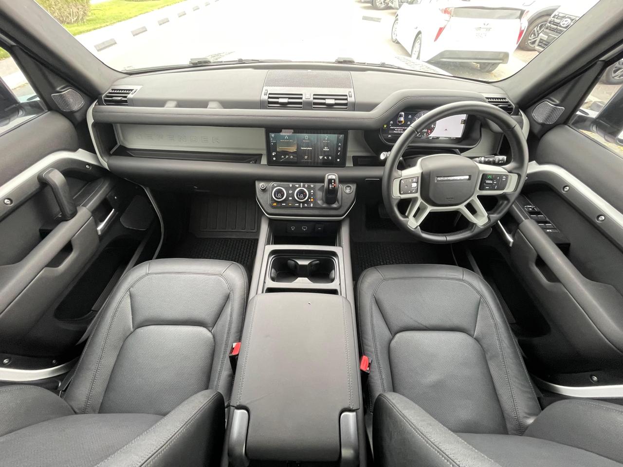 LAND ROVER DEFENDER 2024 - Image 17