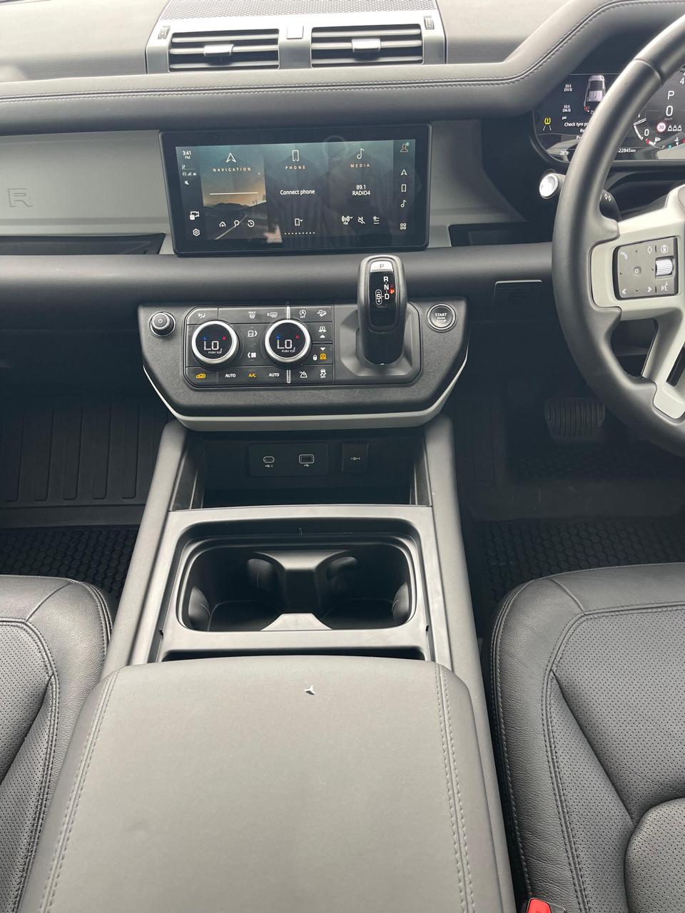 LAND ROVER DEFENDER 2024 - Image 19