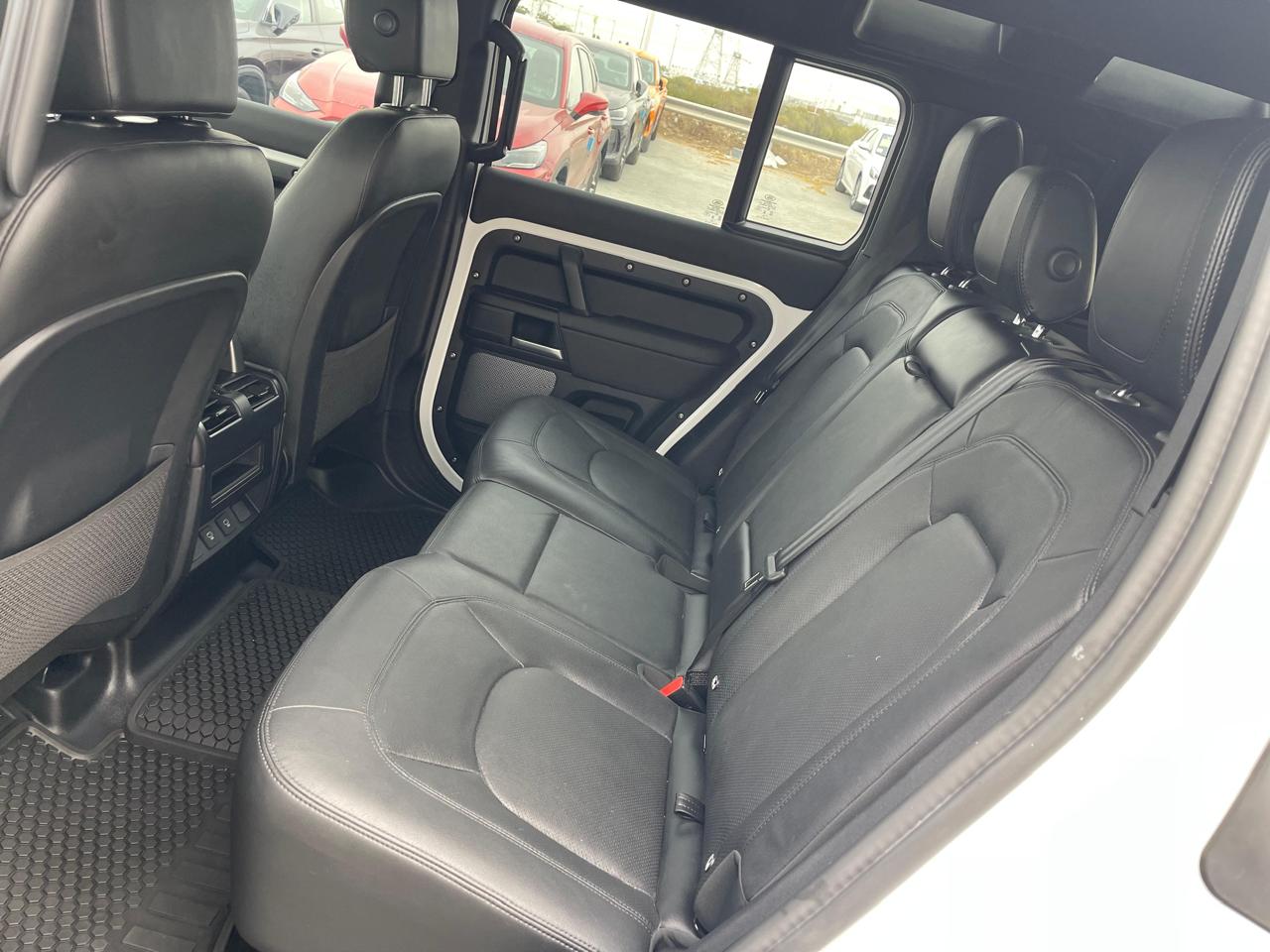 LAND ROVER DEFENDER 2024 - Image 20