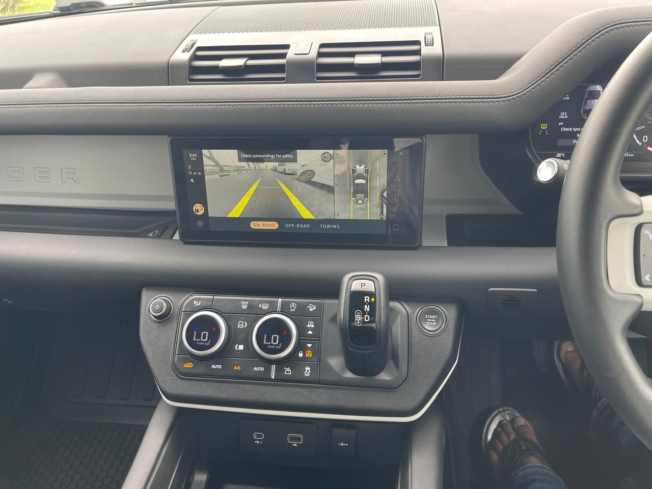 LAND ROVER DEFENDER 2024 - Image 28