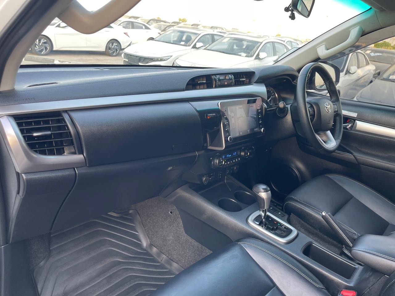 TOYOTA HILLUX CANOPI 2023 2.8 D4D - Image 11