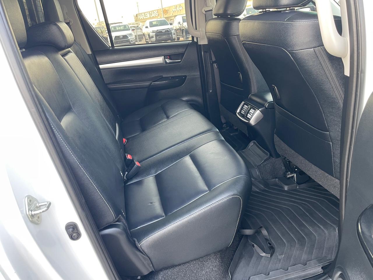 TOYOTA HILLUX CANOPI 2023 2.8 D4D - Image 16