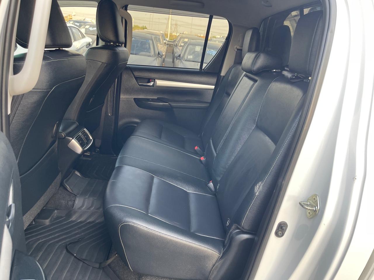 TOYOTA HILLUX CANOPI 2023 2.8 D4D - Image 9