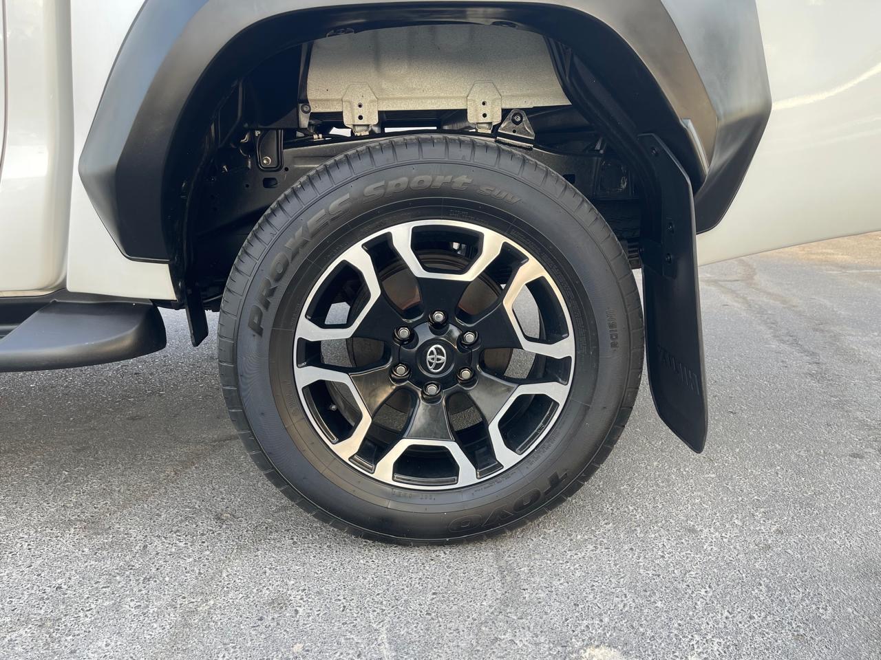 TOYOTA HILLUX CANOPI 2023 2.8 D4D - Image 26